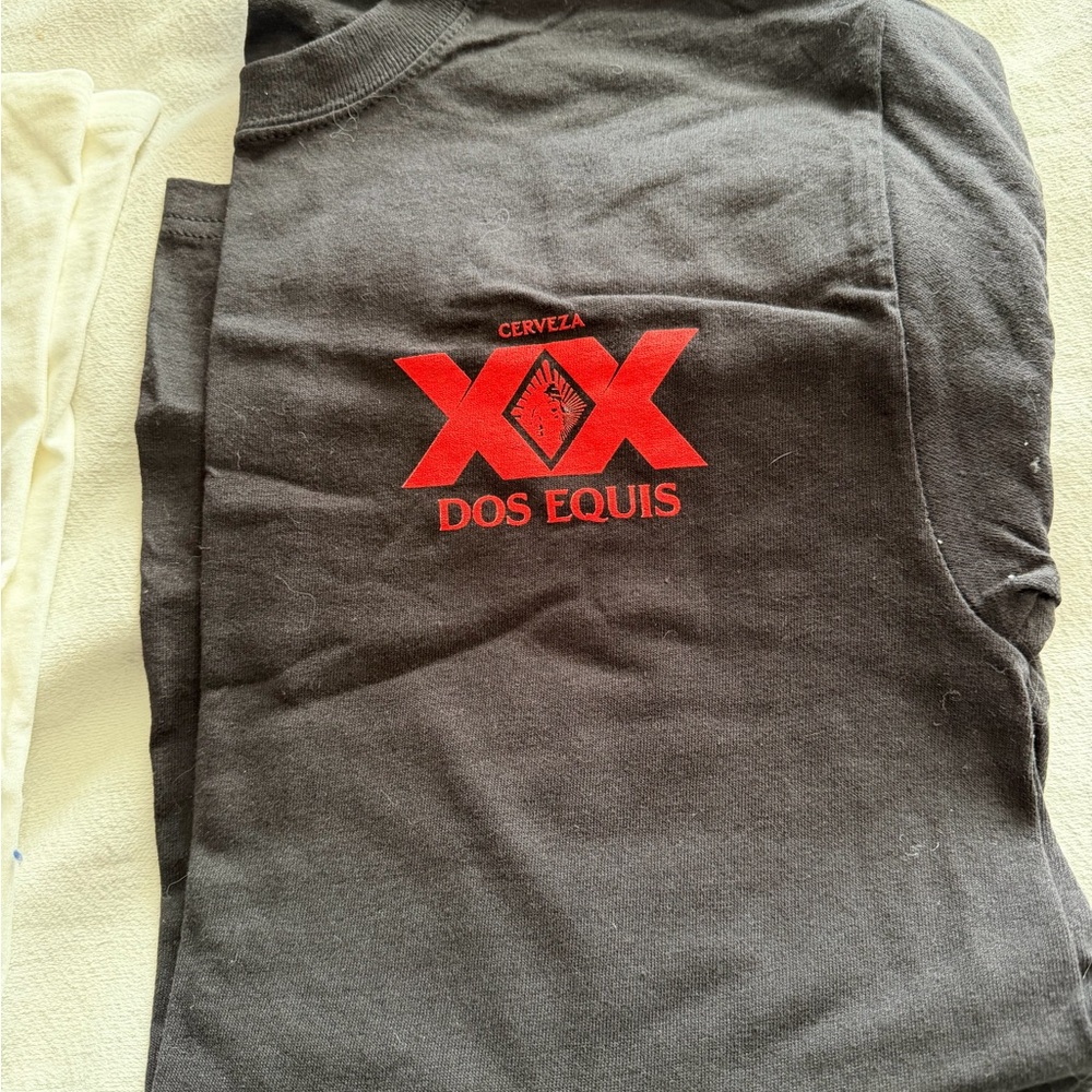 Dos Equis black
 T-Shirt with Red Logo